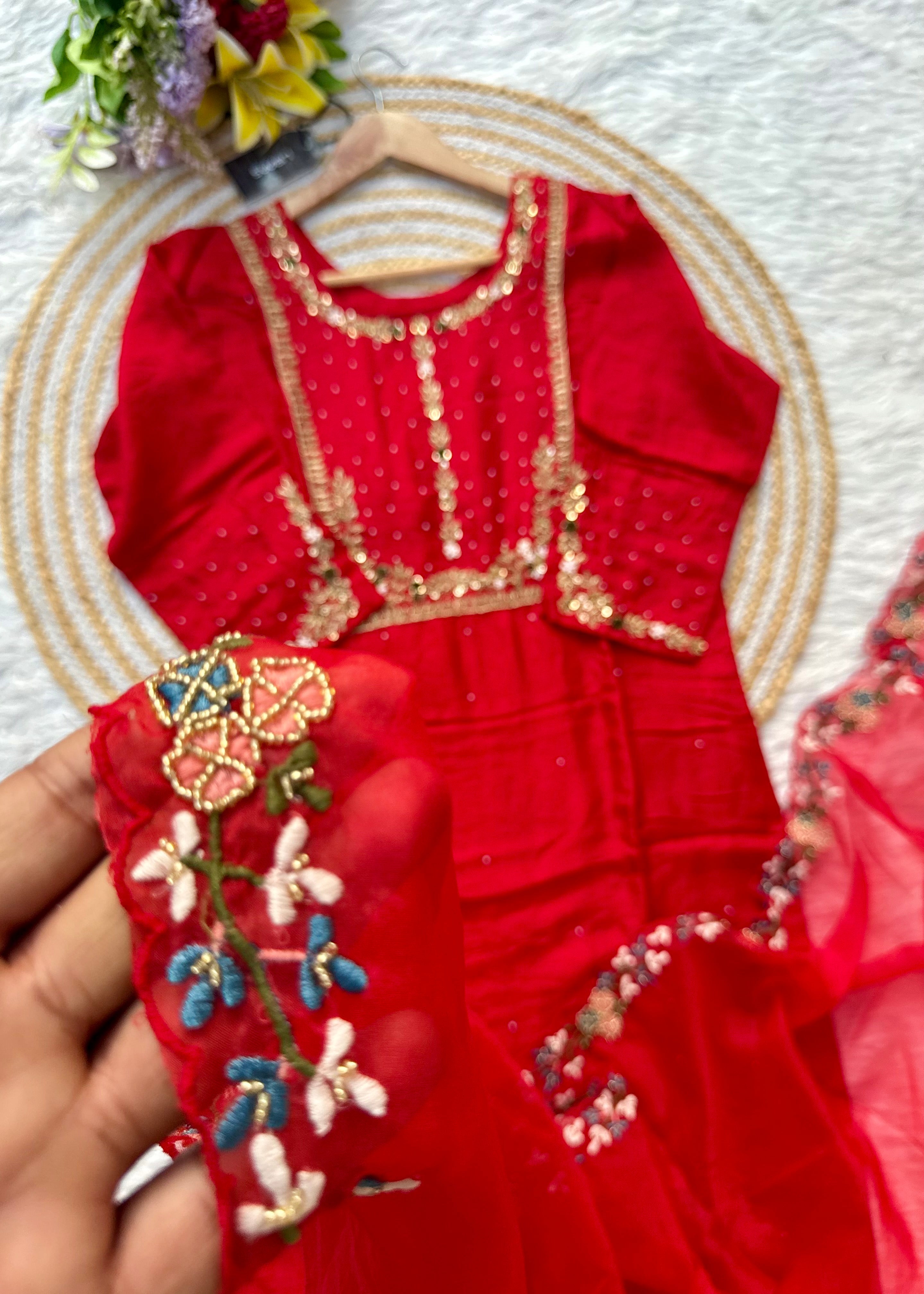 A very beautiful piece with zardozi & zari handwork set